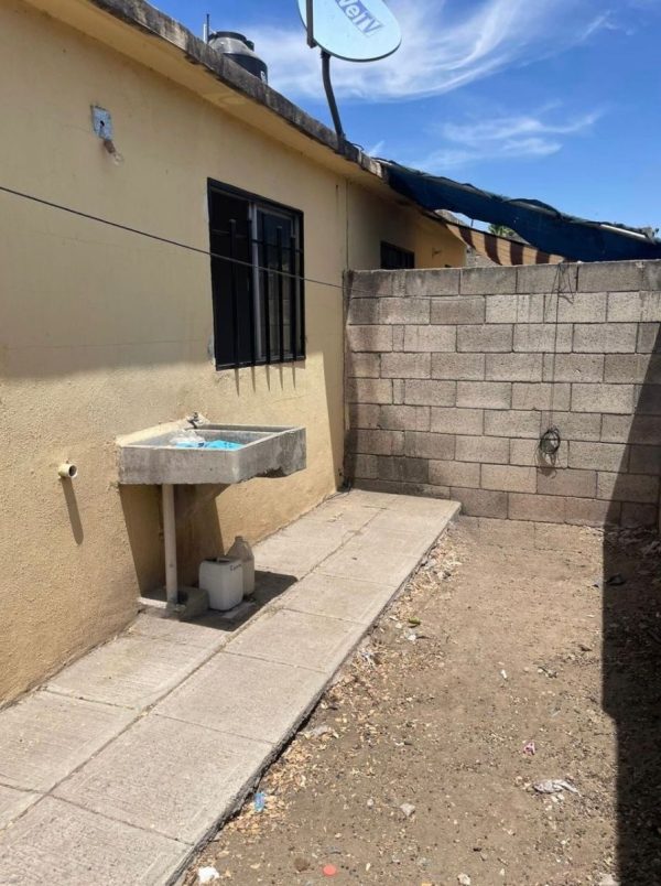 ¡Descubre Casa en Tlajomulco Calle Agua Dulce #131! 🏡🔑